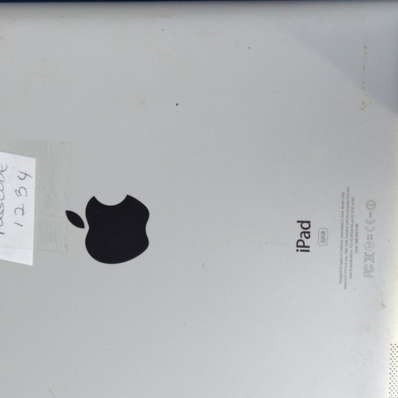 Ipad - Picture 2 of 2